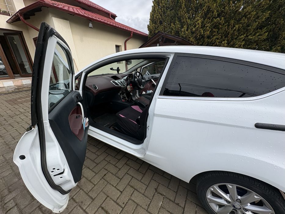 Ford Fiesta 1.2 Petrol volan pe dreapta de Anglia