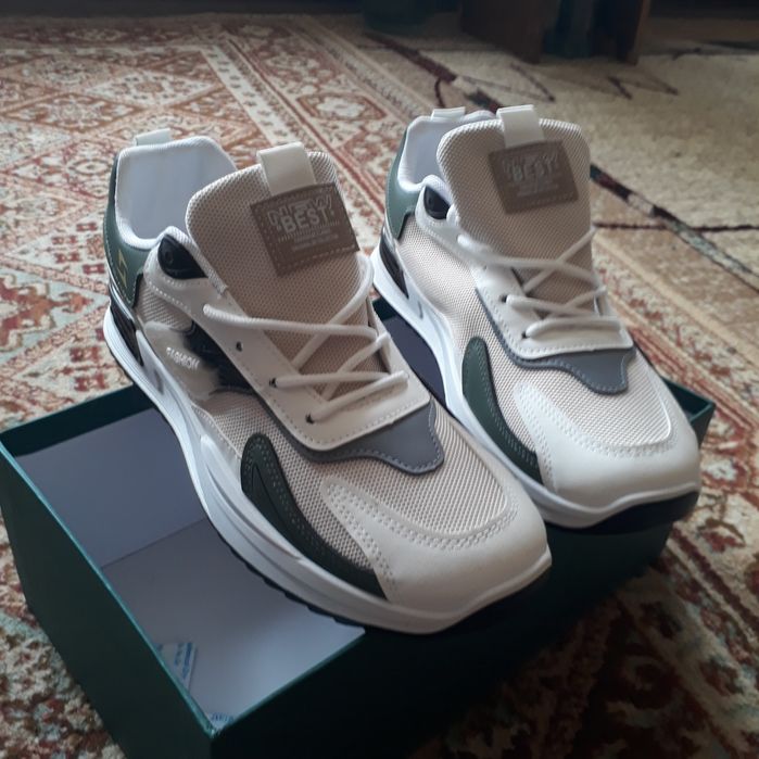 Кроссовки новые. Размер 42. Бағасы 7000