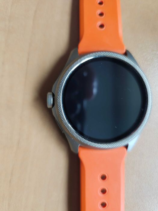 Продавам смарт часовник TicWatch Pro 5