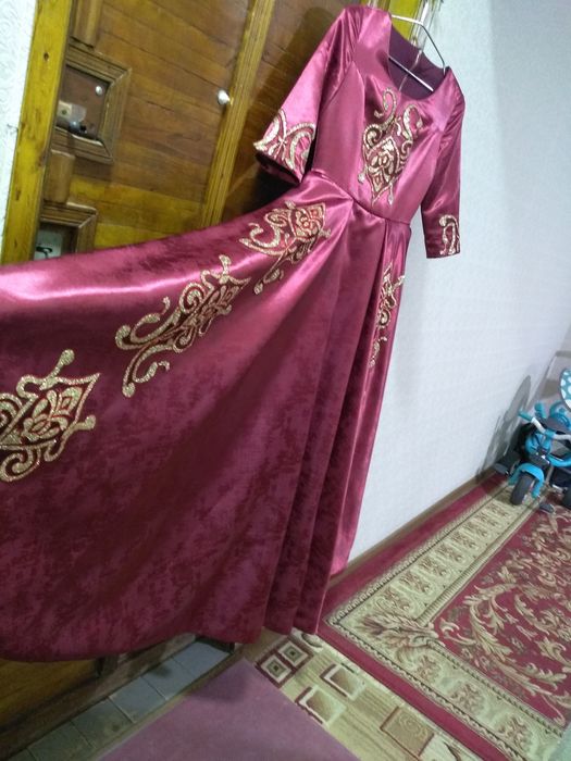 Продам выходное платье