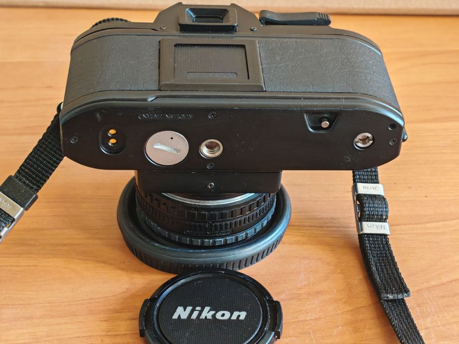 Лентов фотоапарат Nikon EM +  Nikon 50мм 1.8