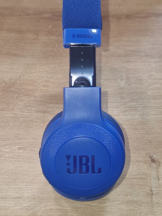 JBL E45BT слушалки