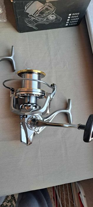 3 броя Нови макари NGK 10 000   
Касти