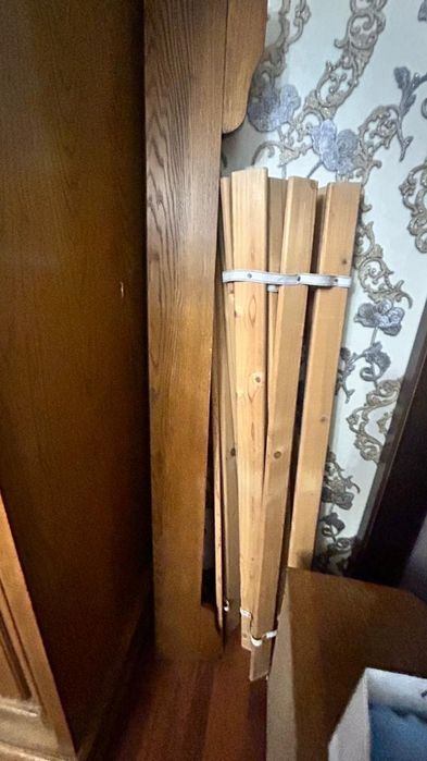 Продам кровать натуральный Дуб.