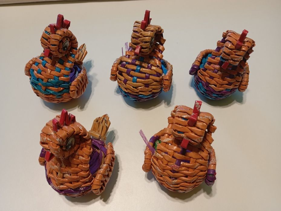 Пъстра кокошка/ поставка за яйце