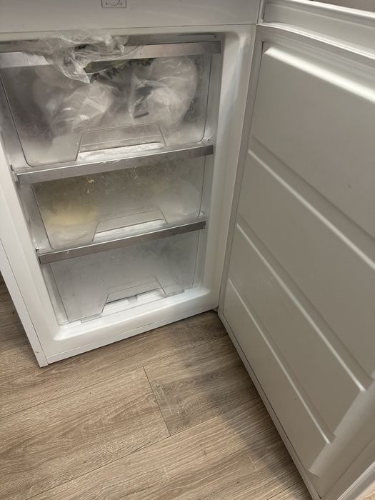 Морозильник. Идеальном состояние.Midea
