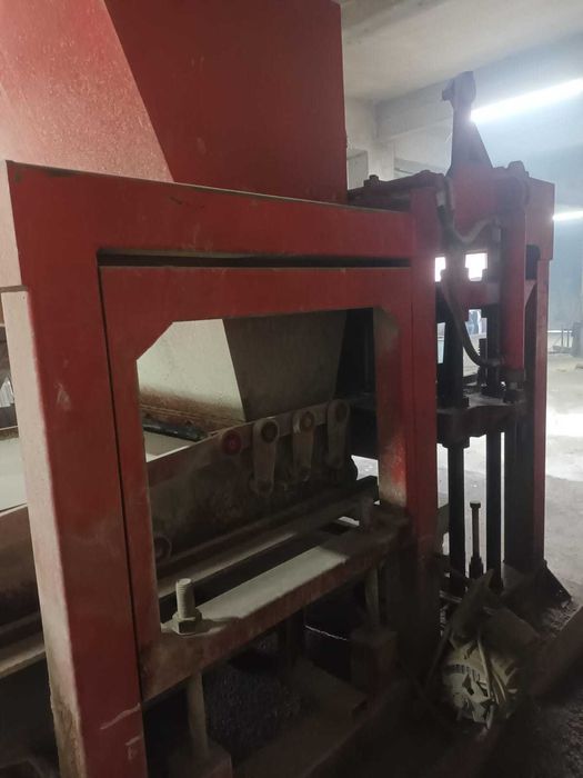 Vibropresa pentru boltari, rigole, coame, pavele, borduri din beton