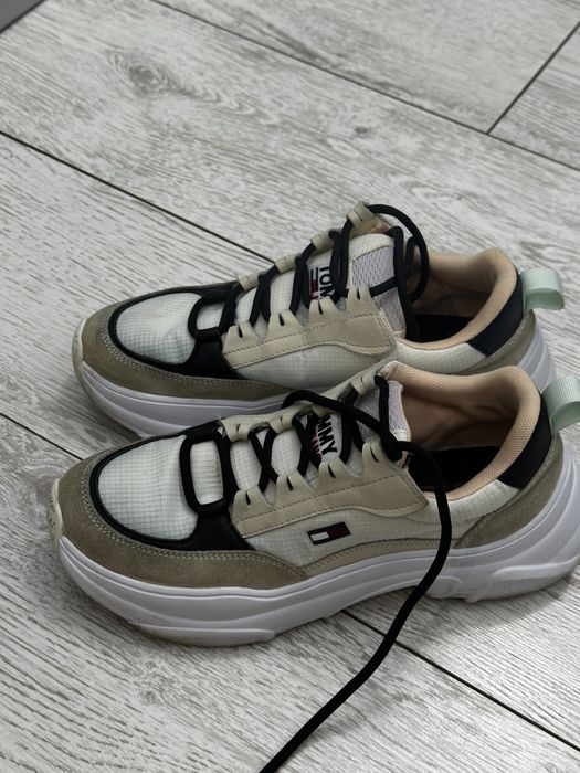 Кросовки томи оригинал