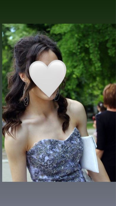 Официална рокля от щраусови пера и дантела