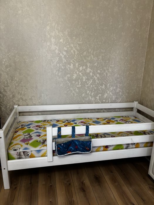 Детская кровать с матрасом
