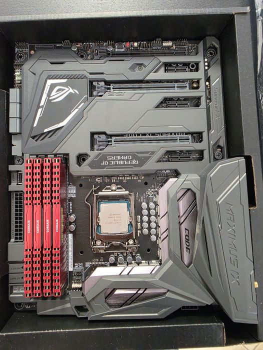 Kit ASUS ROG Maximus IX Code + i7-7700K + 32GB Corsair Vengeance LPX 3600 CL16