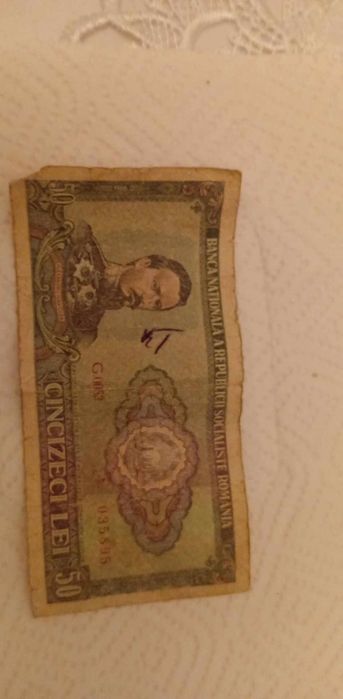 Vând colecția de bancnote .