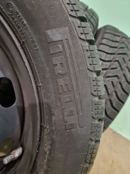 4 Pirelli R15 175/65/ 
зимни гуми 
DOT2418