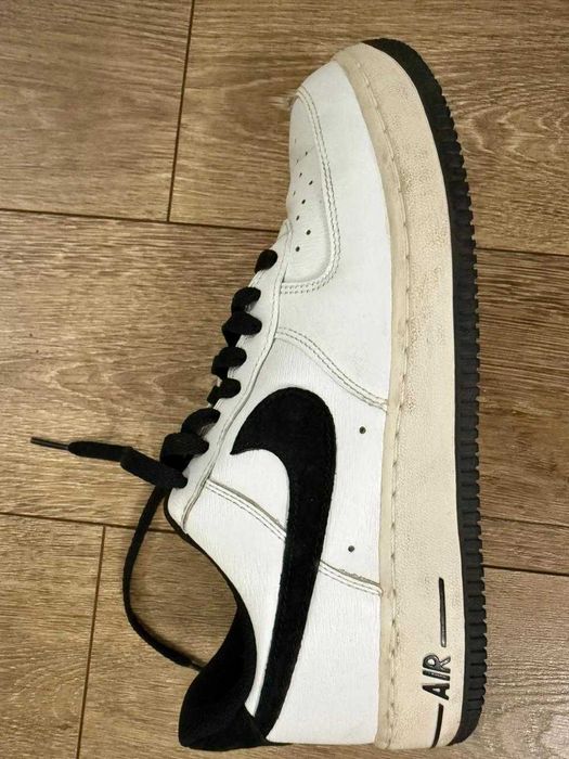 Продам кроссовки Nike Белые Originals..