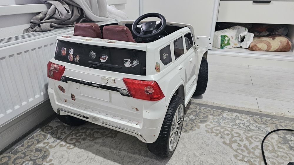 Игрушечная машинка для катания