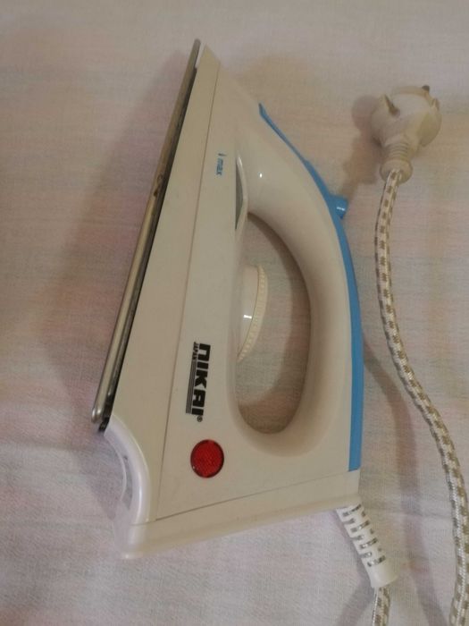 Утюги японский и советский продаются.