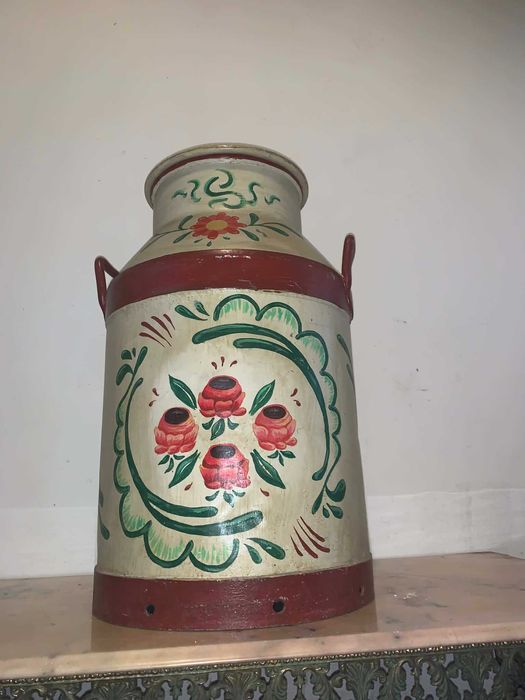 Recipient de lapte traditional pictat manual