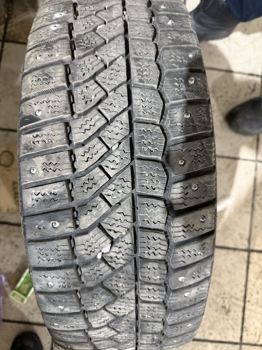 Продам резину 2 штуки за 20.000