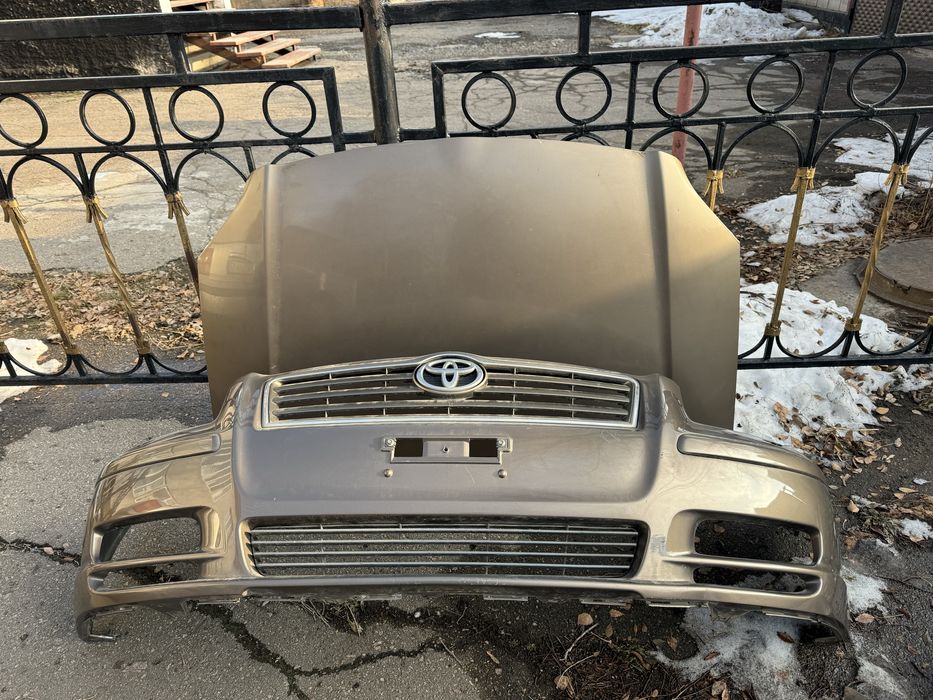 Бампер  передний Авенсис