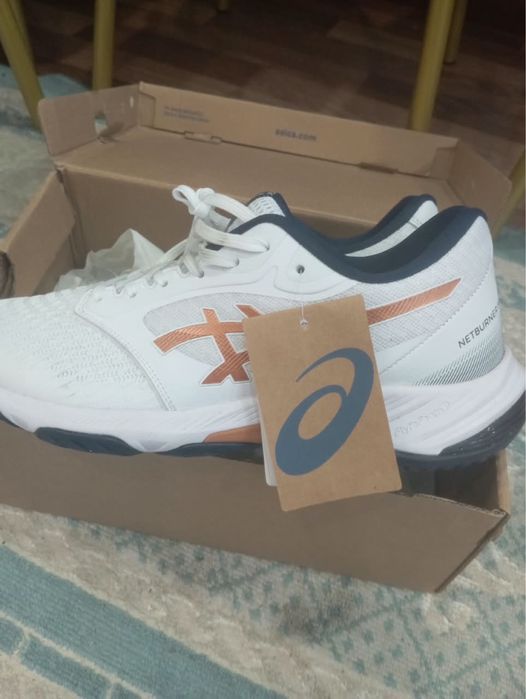 Продаю новые асиксы