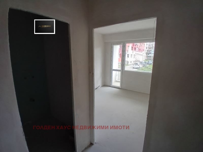 Продава се Тристаен апартамент в Перник, Изток - 94 кв.м за 795 €/кв.м - Снимка #8