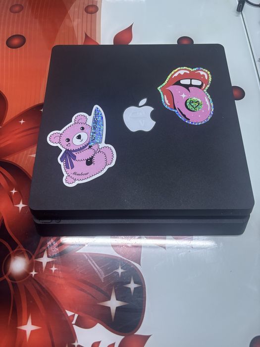 PlayStation 4 Slim + 4 jocuri incluse