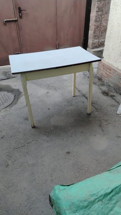 Столы, тумбочки, шкаф
