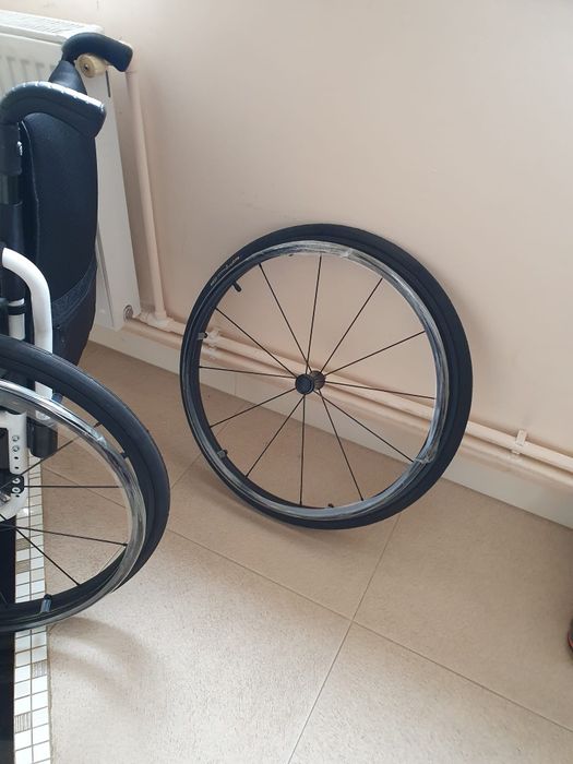 2 Scaun rulant  din aluminiu