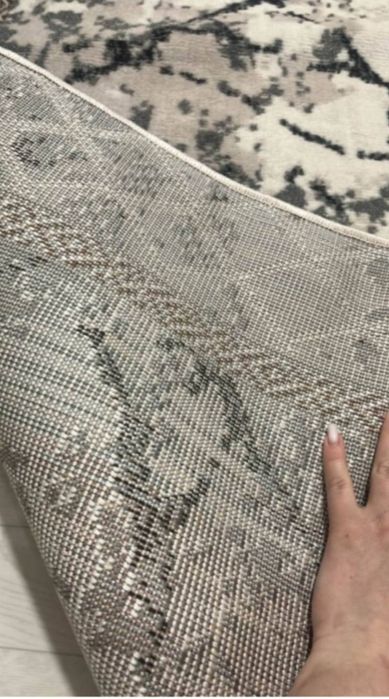 Продаю ковёр свет серый