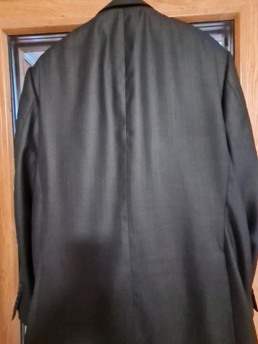 Vand costum barbatesc 80 lei