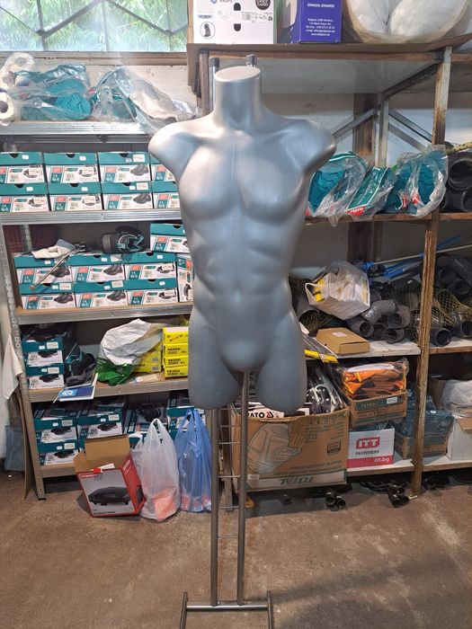 Манекен за дрехи