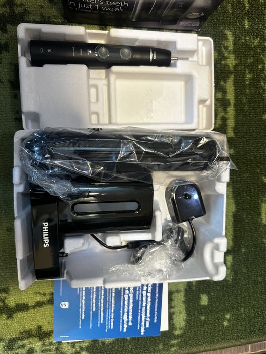 Perie de dinti sonica Philips 5100 cu sterilizator UV