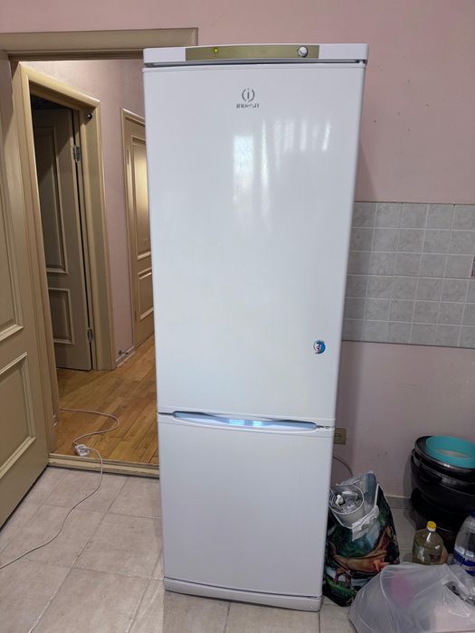 Холодильник Indesit