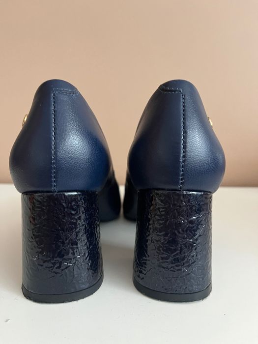 Дамски обувки с ток - син цвят