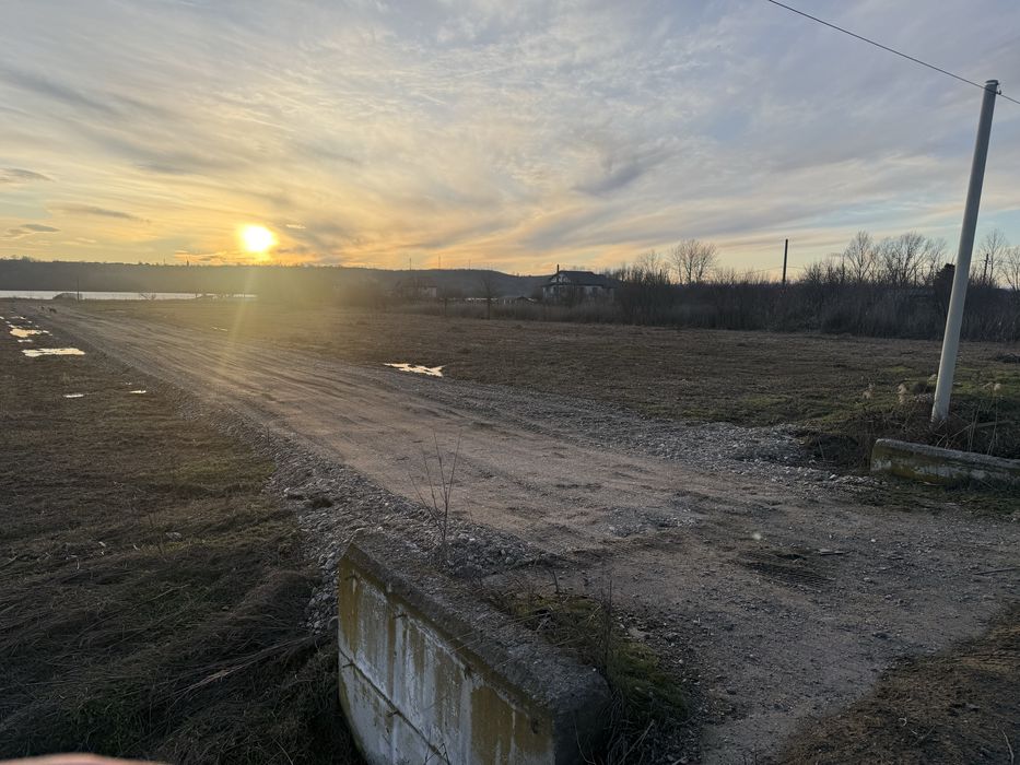 Parcela teren 652mp simian zona paraul baran pe partea cu dunarea