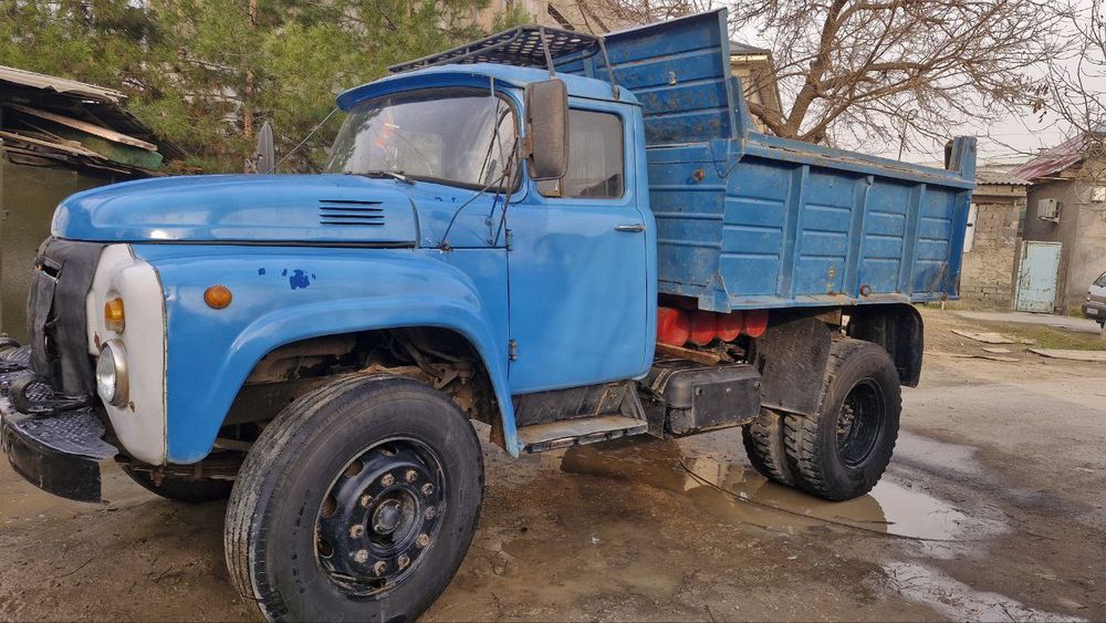 Продается ЗиЛ самосвал в хорошем состоянии остальные вопросы по телефо