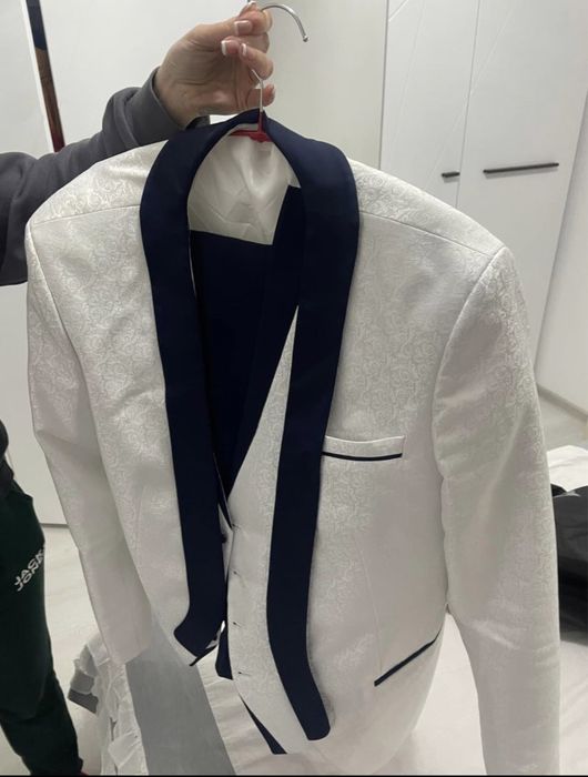 Costum mire nou, Purtat o singură dată