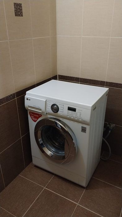 Продам стиральную машину LG б у