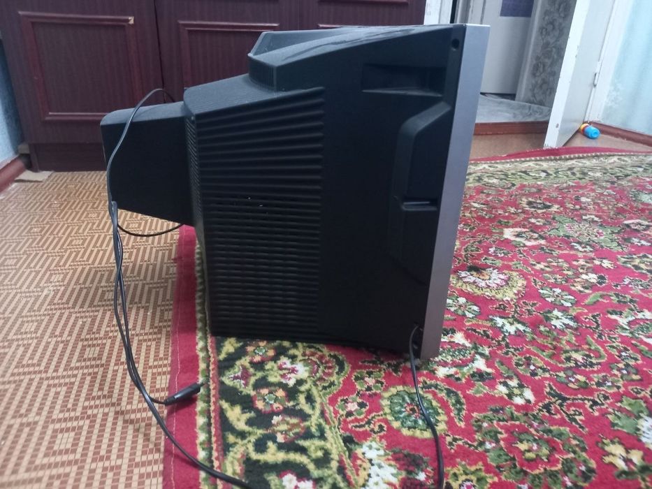 Eski LG televizor,ishlaydi holati yaxshi