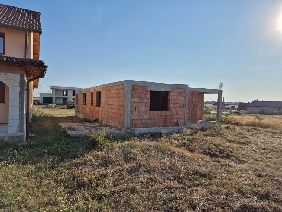 Casă la roșu de vânzare Aluniș, județul Arad Cartier Nou