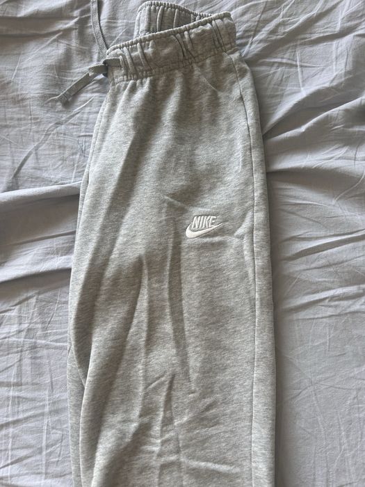 Сив анцуг Nike XS размер