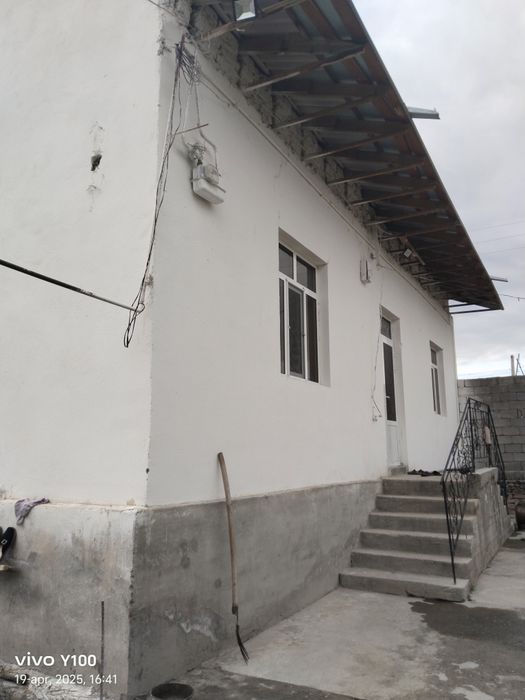 Srochna Uy hovli sotiladi pul zaril  narxini kelishamiz