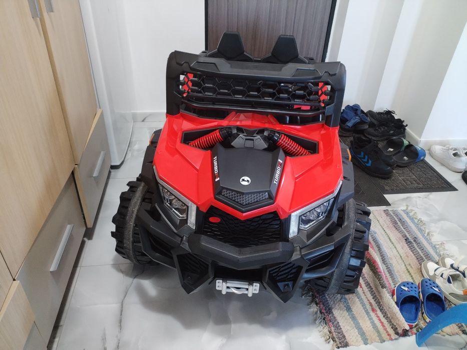Vând mașinuță electrică