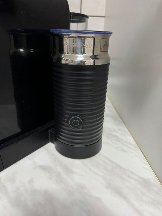 Expresor cu capsule Nespresso