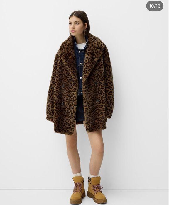 Палто от еко косъм Bershka