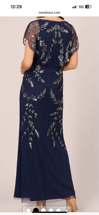 Официална рокля на Adrianna Papell.