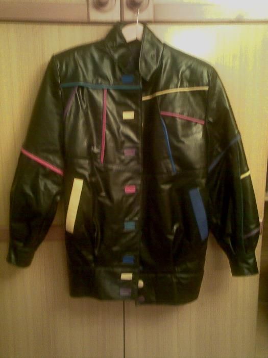 Продавам дизайнерско яке естествена кожа и раница към него