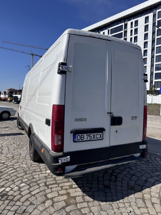 De vanzare iveco motor 2300 an de fabricatie 2003 masina este pe dublu