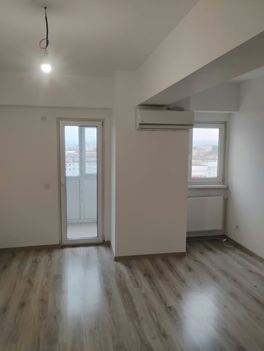 Închiriez  apartament