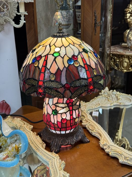 Lampa deosebita stil tiffany cu bec in picior
